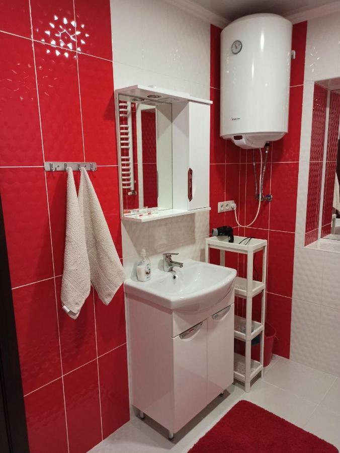 Квартира В Самом Центре Wi-Fi Apartamento Chernivtsi Exterior foto