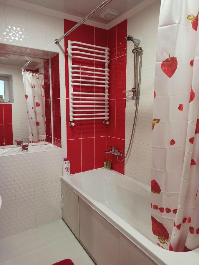 Квартира В Самом Центре Wi-Fi Apartamento Chernivtsi Exterior foto